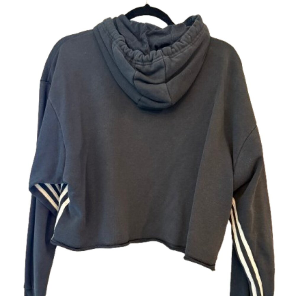 ♻️ Adidas Cropped Sweatshirt – Made from Recycled Materials